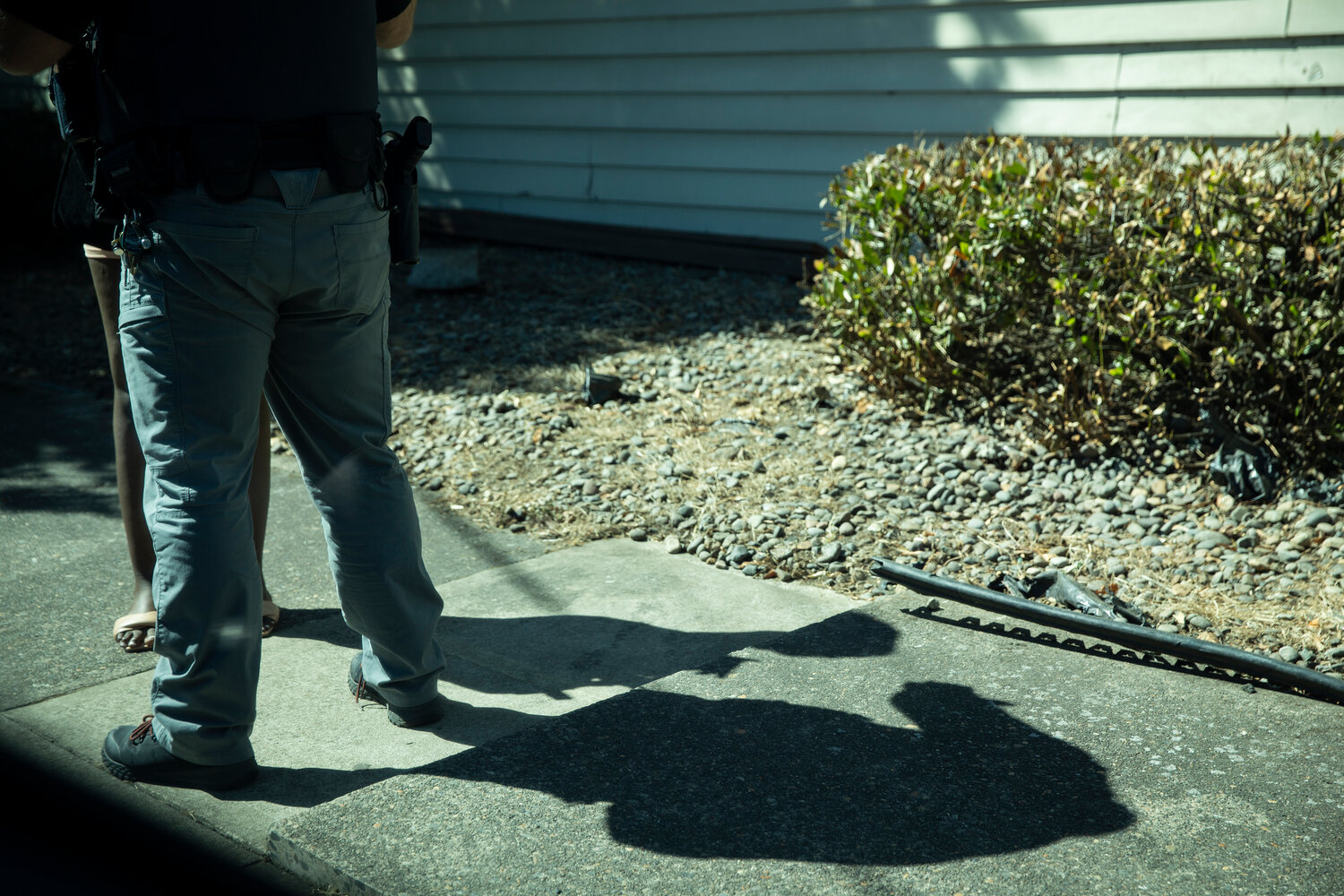 Detective Tim Larsen, a member of the Portland Police Bureau’s Human Trafficking Unit, gathers information from an adult who he suspects is a victim of sex trafficking during a directed patrol mission in July. Larsen says many adult trafficking victims were first trafficked as minors. (Moriah Ratner/InvestigateWest)